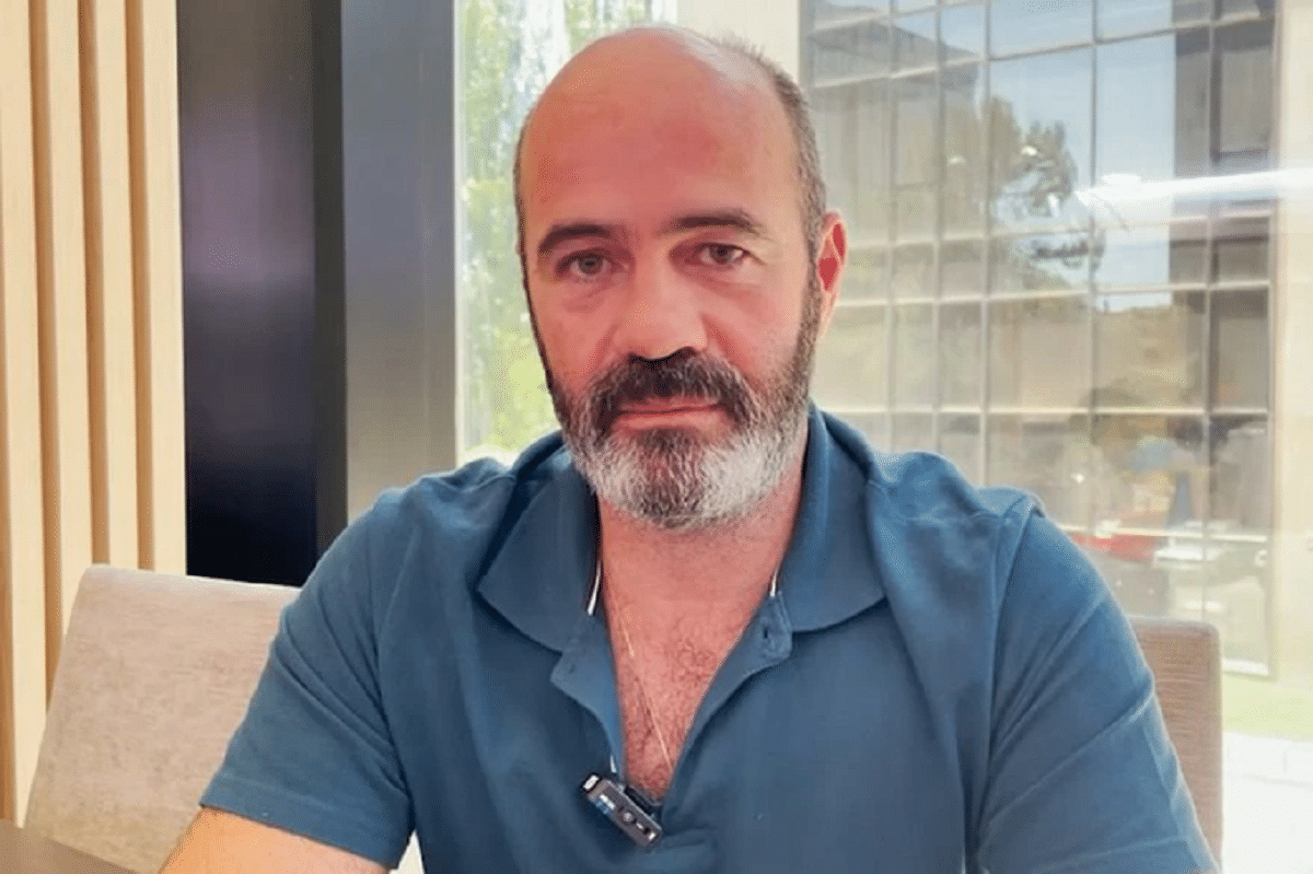 Maestro enseña que sólo hay dos sexos profesor