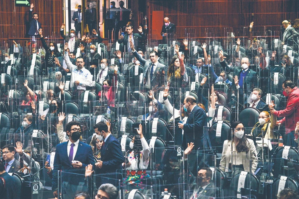 En la primera sesión ordinaria de la LXV Legislatura se aprobó la ley de juicio político