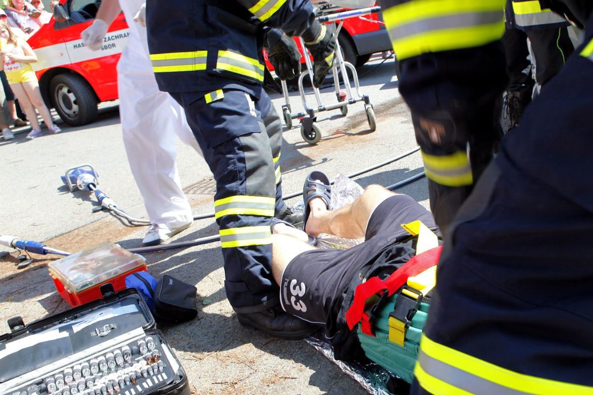 Foto:Pixabay|¡Terrible! Un hombre y su hijo casi mueren en acrobacia automovilística
