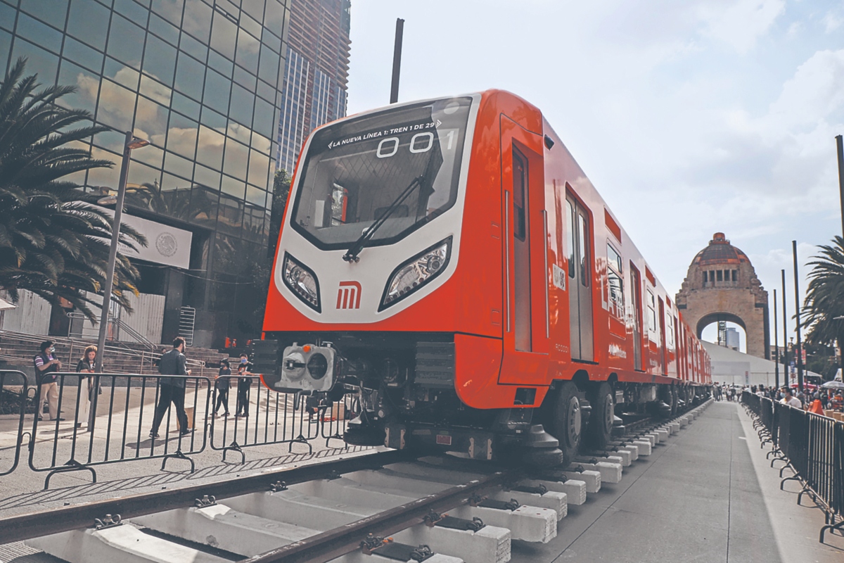 En la exhibición se presentó la nueva flotilla del transporte colectivo como Metrobús, RTP y Ecobici, así como la unidad del Cablebús