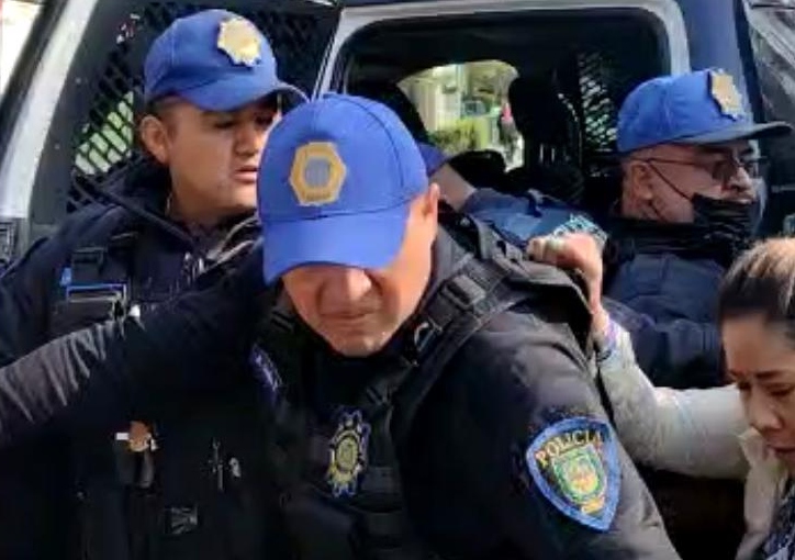 policías