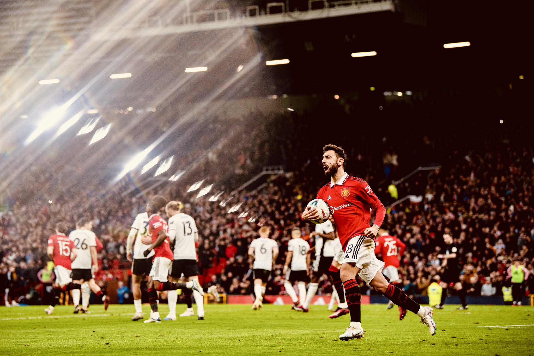Los candidatos a comprar el club de fútbol Manchester United presentaron unas ofertas mejoradas
