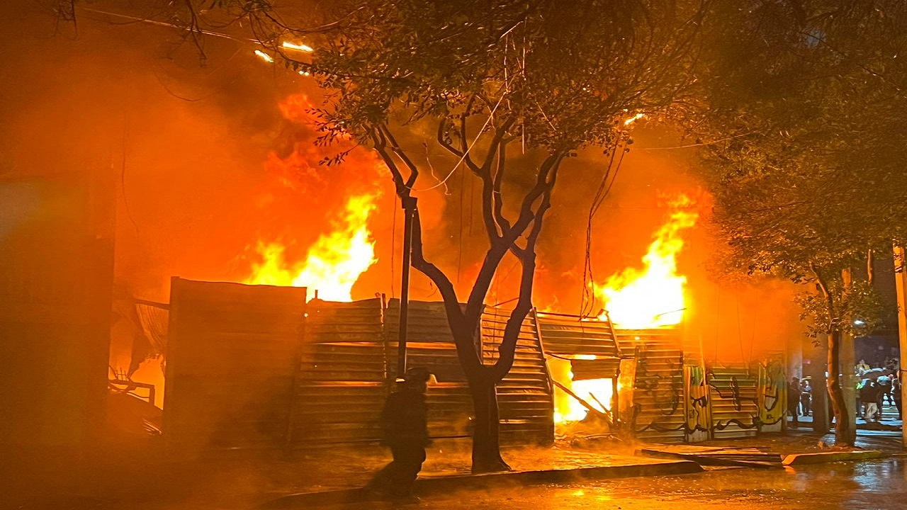 Claudia Sheinbaum, comentó que analiza la posibilidad de entregar viviendas a las familias afectadas por el incendió en la colonia Buenavista