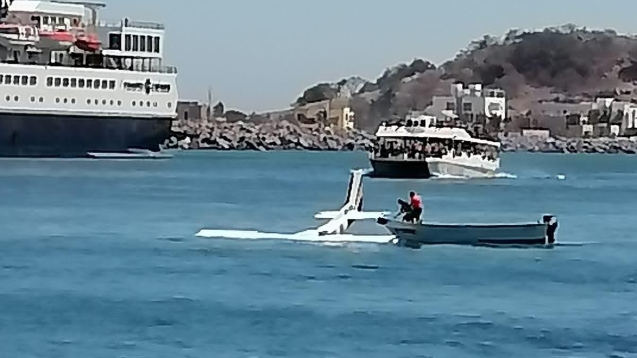 Foto: Bomberos de Mazatlán | Se desploma avioneta en mar de Mazatlán.