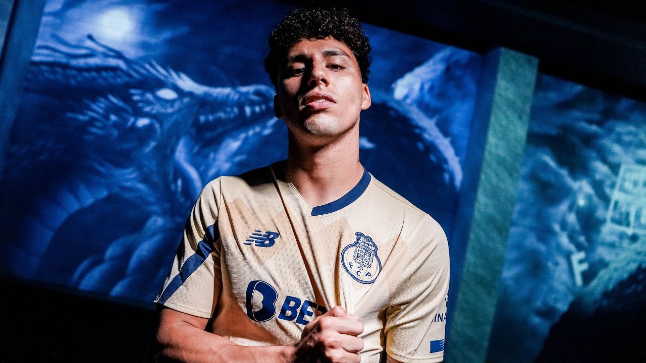 El lateral, seleccionado mexicano, jugará en condición de préstamo durante la temporada 2023-2024