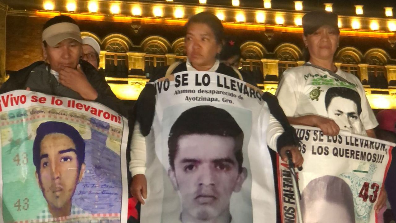 Padres y madres de Ayotzinapa precisan al Gobierno Federal sus exigencias sobre el acceso a documentos militares