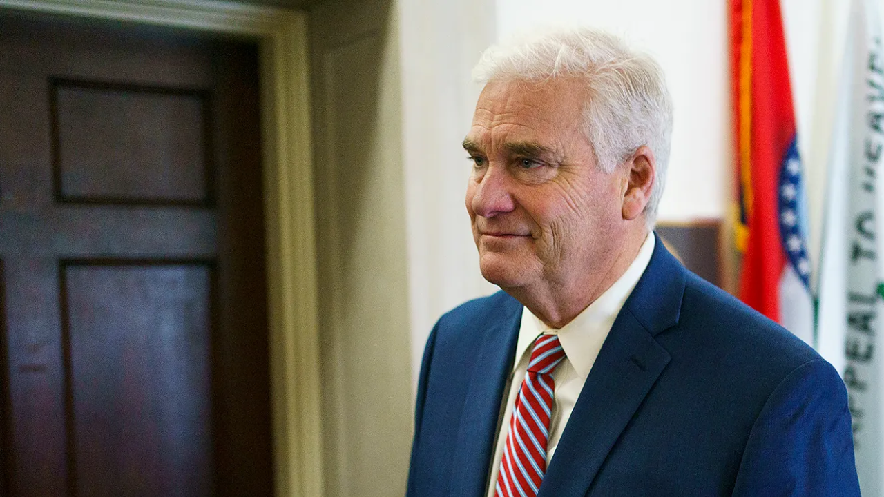 https://24-horas.optimalcdn.net/2023/10/24/tom-emmer-se-retira-de-la-carrera-por-la-presidencia-de-la-camara-de-representantes-en-eu/