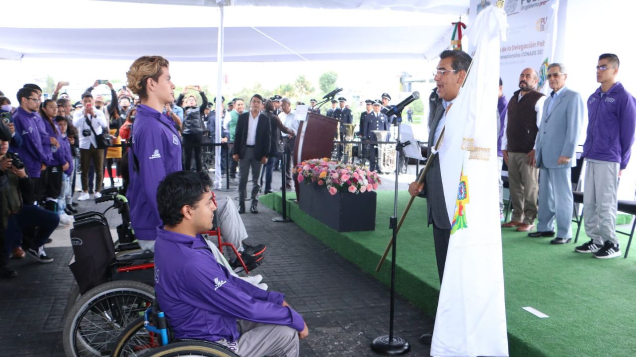 Encabeza Sergio Salomón abanderamiento de la delegación poblana rumbo a Paranacionales Conade 2023