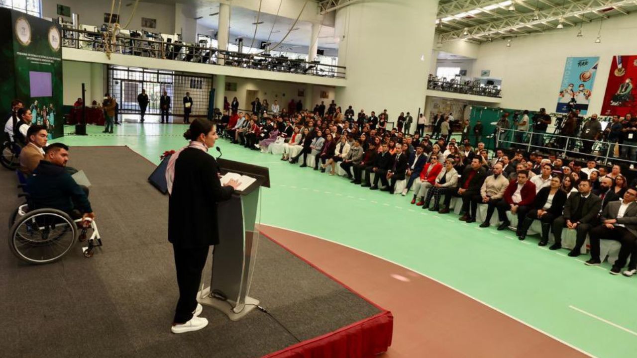 La Comisión Nacional de Cultura Física y Deporte, encabezada por Ana Gabriela Guevara, hizo entrega de los estímulos económicos a deportistas