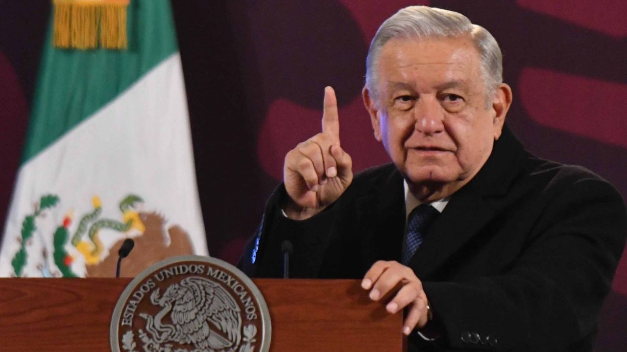 La oposición en el Senado le hizo un exhorto para que presente, en tribunales de Estados Unidos, una demanda por las acusaciones en su contra