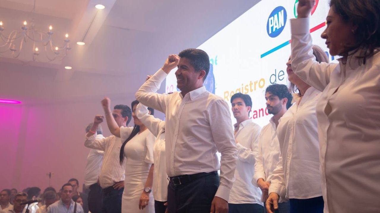 Ganaremos, dice Rivera Pérez al registrarse para contender por Puebla