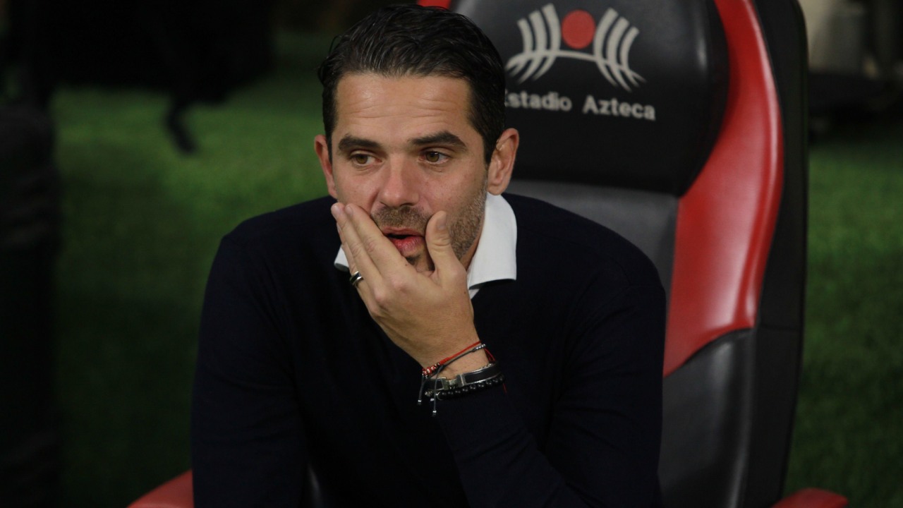 La Comisión Disciplinaria sancionó al técnico de Chivas, Fernando Gago, por criticar al arbitraje tras acabar el "Clásico Nacional"