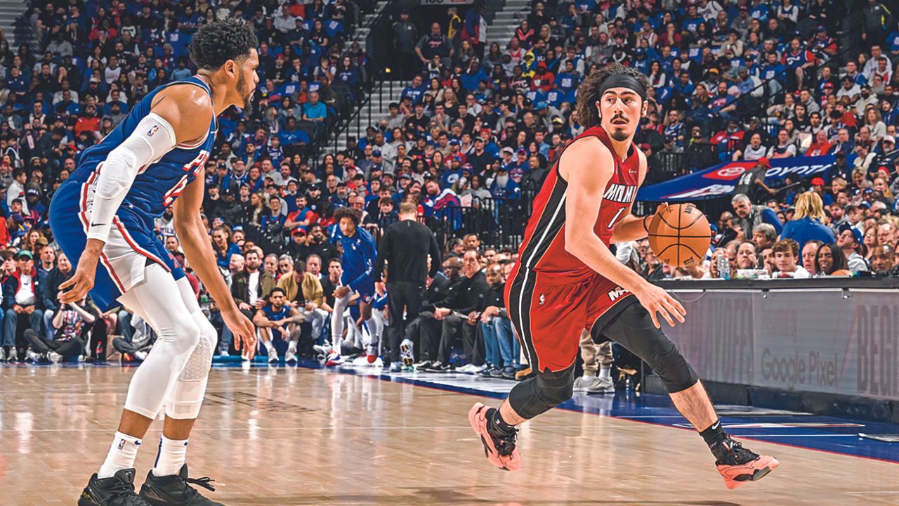 Después de 48 minutos de una clara paridad en la duela del Wells Fargo Center de Philadelphia, los 76ers accedieron a la postemporada de la NBA al derrotar 104-105 al Heat de Miami