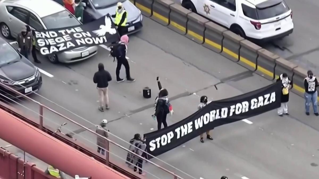 Manifestantes bloquean puente Golden Gate en EU en solidaridad con Palestina