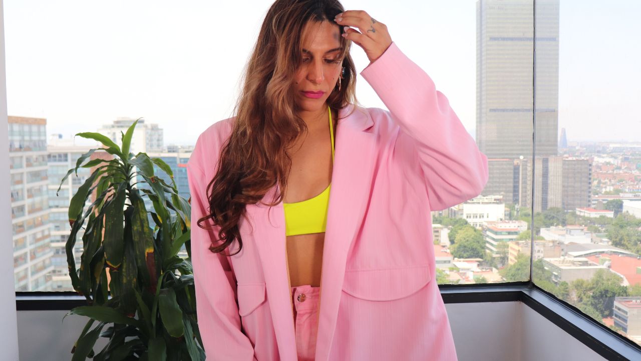 La cantante mexicana Zemmoa está próxima a presentar su nuevo álbum donde muestra su búsqueda del amor pero también su resistencia como mujer de este sector poblacional