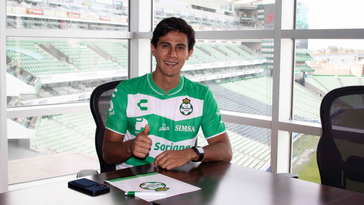 José Juan Macías llega a Santos