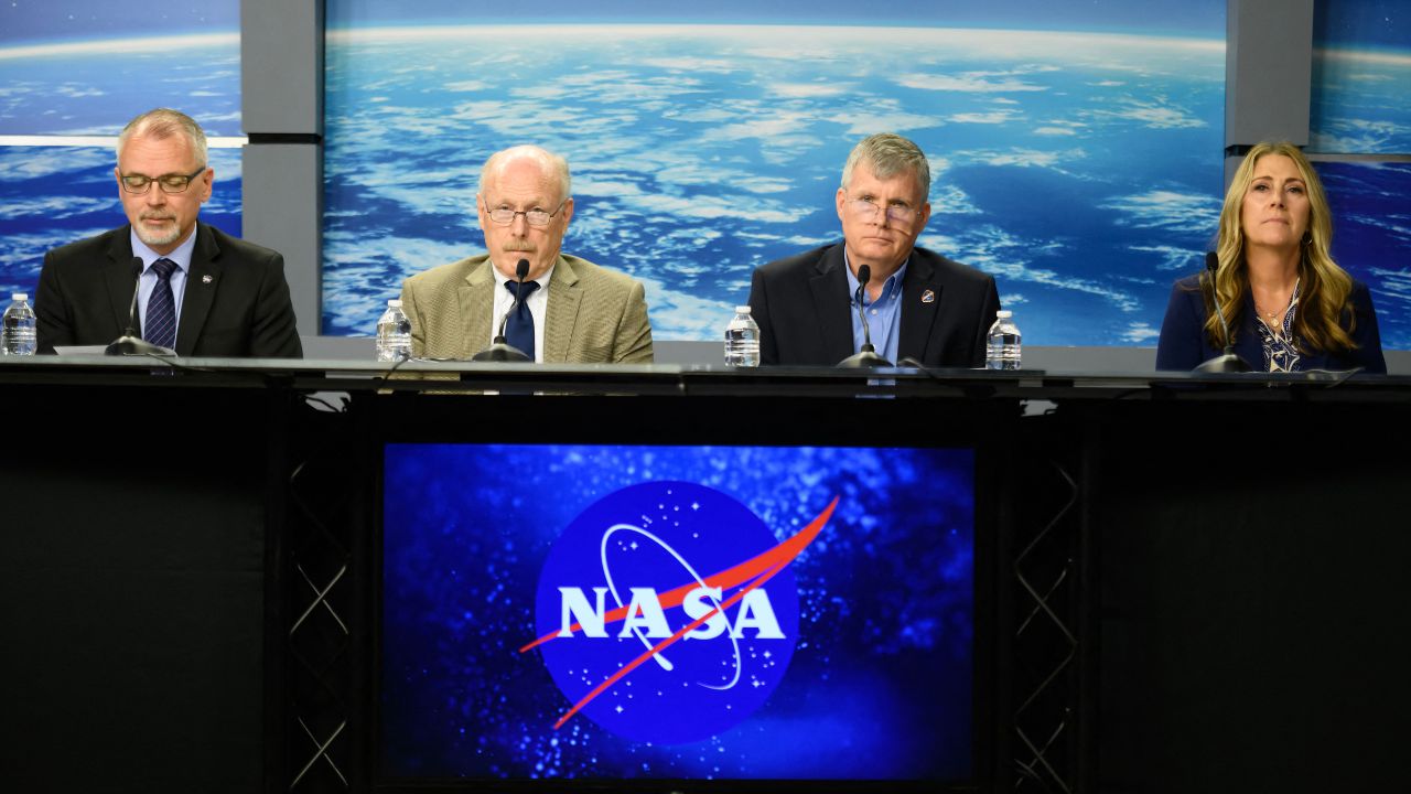 Debían viajar ocho días al espacio pero acabarán permaneciendo allí ocho meses: los dos astronautas transportados a la Estación Espacial Internacional