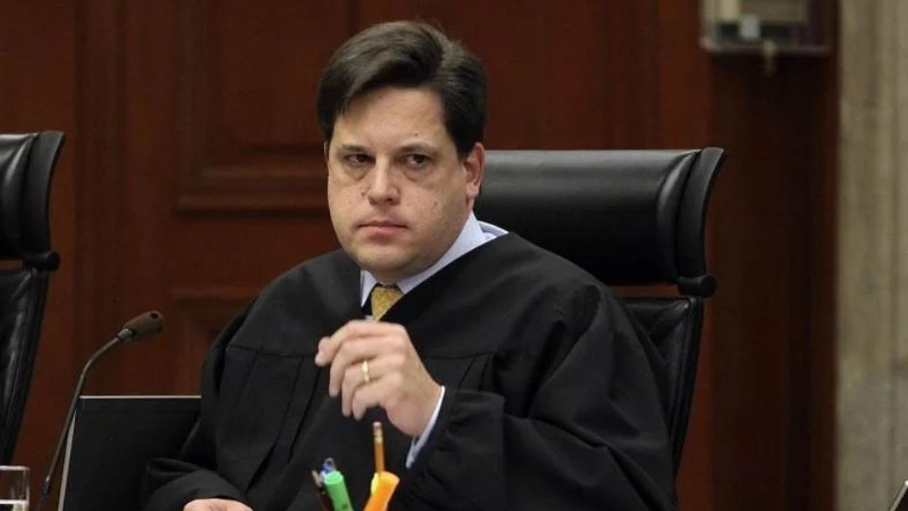 Sheinbaum Pardo denunció el posible conflicto de intereses del integrante de la SCJN al beneficiar a 3 grandes contribuyentes frente al SAT.
