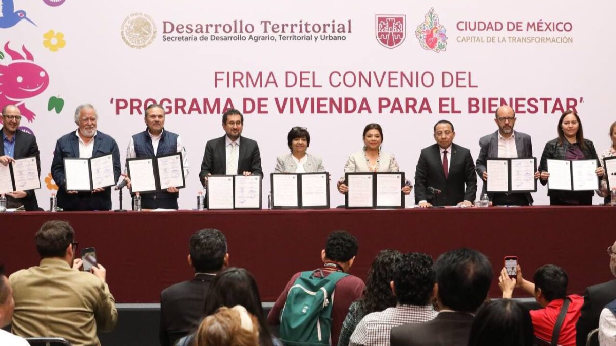 Clara Brugada encabezó la firma del convenio entre el Gobierno de la CDMX y la Sedatu para garantizar el derecho a la vivienda asequible.