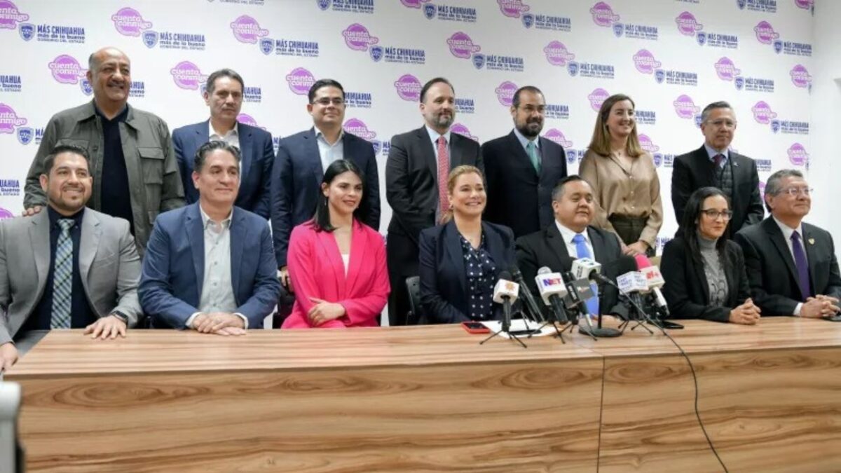La gobernadora Maru Campos agradeció a los nuevos funcionarios y a quienes dejan los cargos.