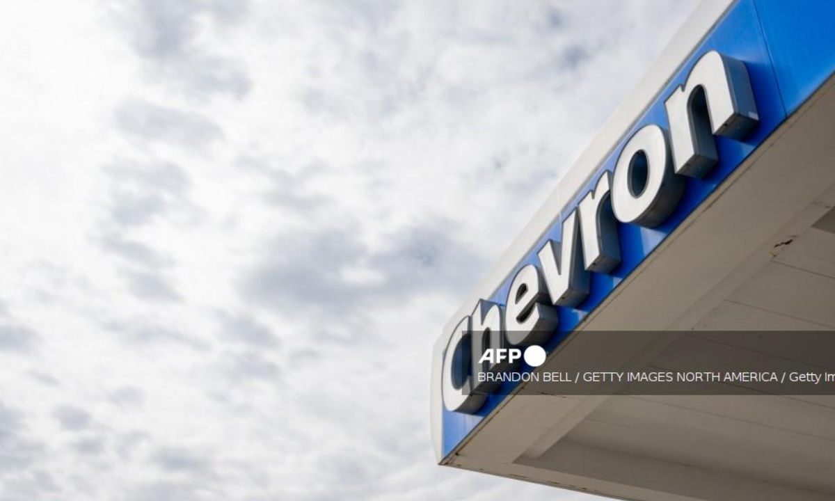 Donald Trump frena operaciones de Chevron en Venezuela.