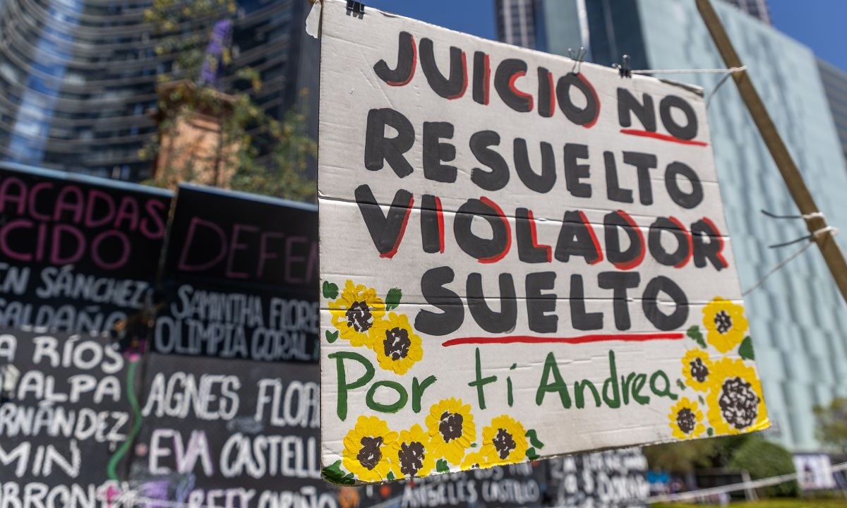 Lo que el 8M dejó; decenas de manifestantes plasmaron en los muros de seguridad sus preocupaciones, temores y penas.