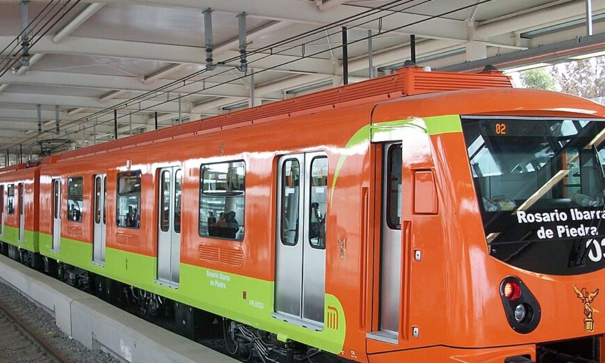 El Metro CDMX se detuvo momentáneamente en la Línea 12 para realizar una maniobra de rescate; al corte, el tren funciona con normalidad.