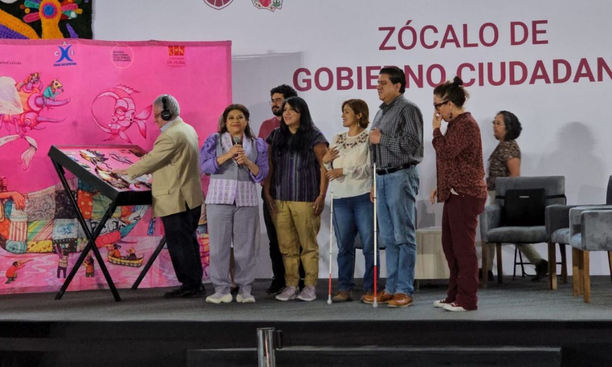 Clara Brugada recibió a integrantes del proyecto "Cuéntame un Mural", quienes buscaron exponer su iniciativa.
