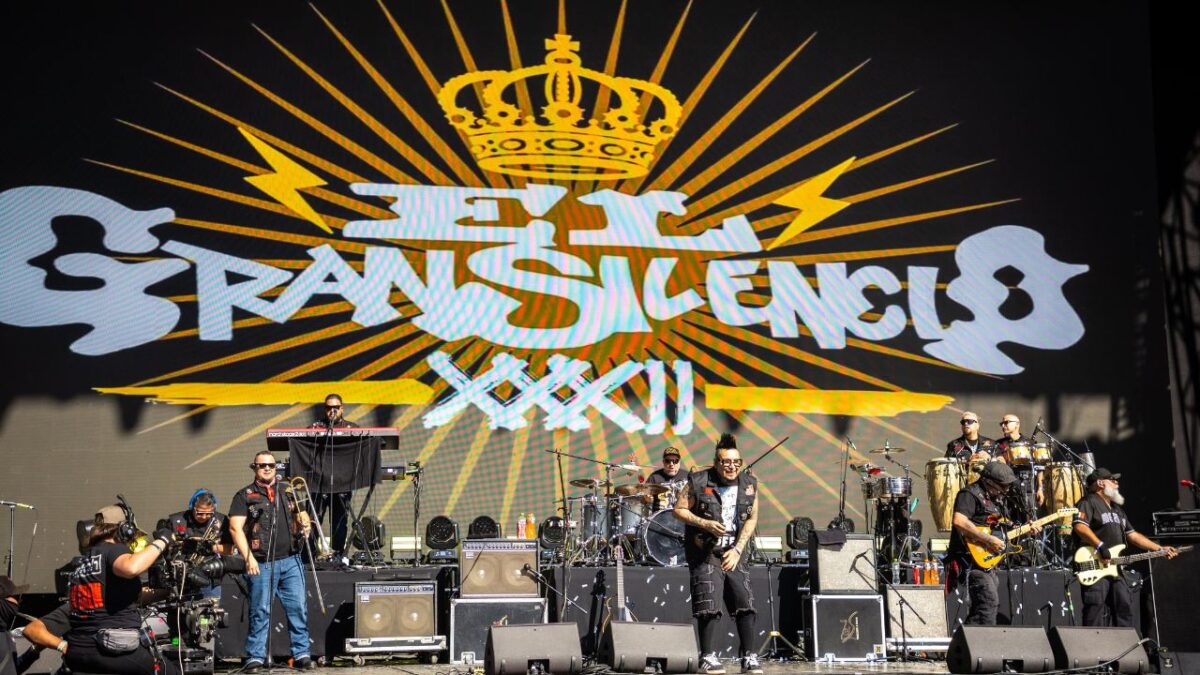 La presentación de El Gran Silencio con Rubén Albarrán en el escenario principal del Vive Latino 2025 estuvo lleno de slam y joyas musicales.