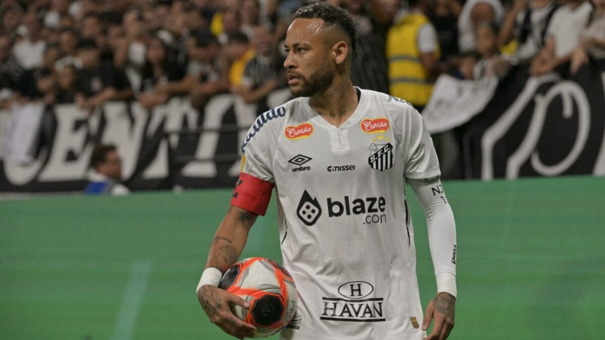 Neymar, astro brasileño del Santos, volvió a lesionarse