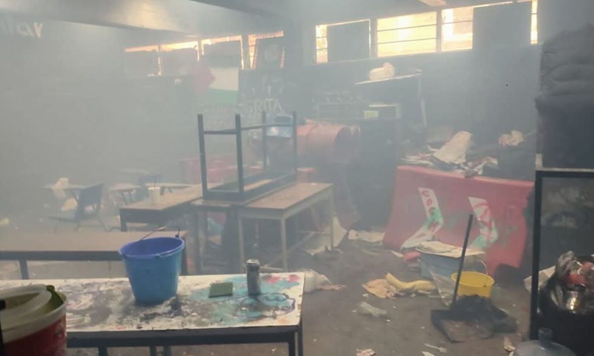 No hay heridos tras reporte de explosión en Prepa 5