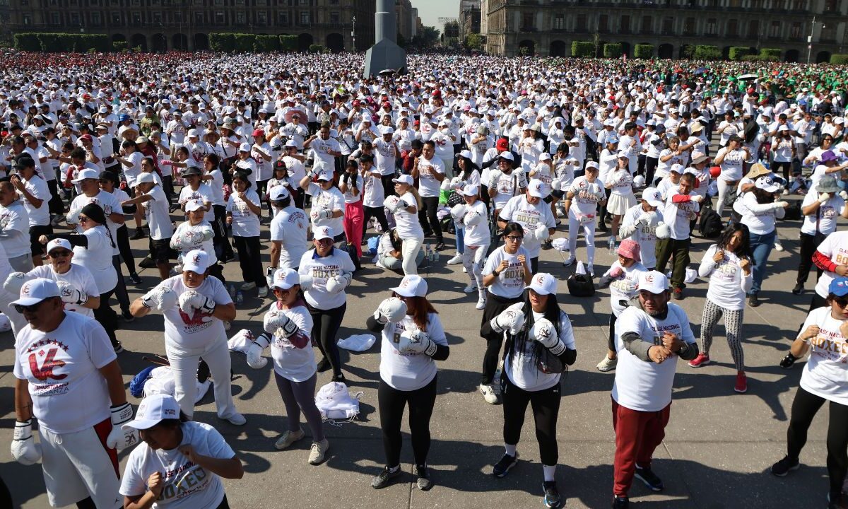 Con ganchos, rectos, jabs y juego de cinturas, los asistentes tomaron la Clase Nacional de Boxeo.