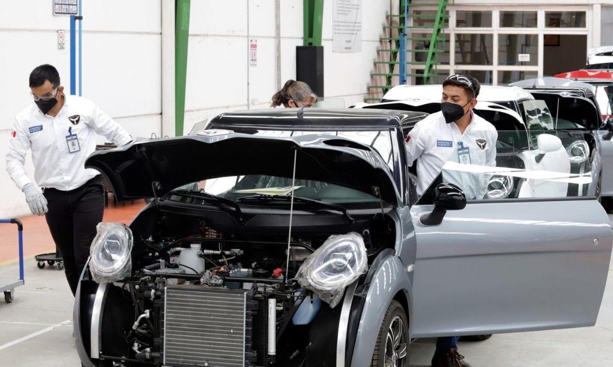 Sheinbaum va por mejorar la industria automotriz