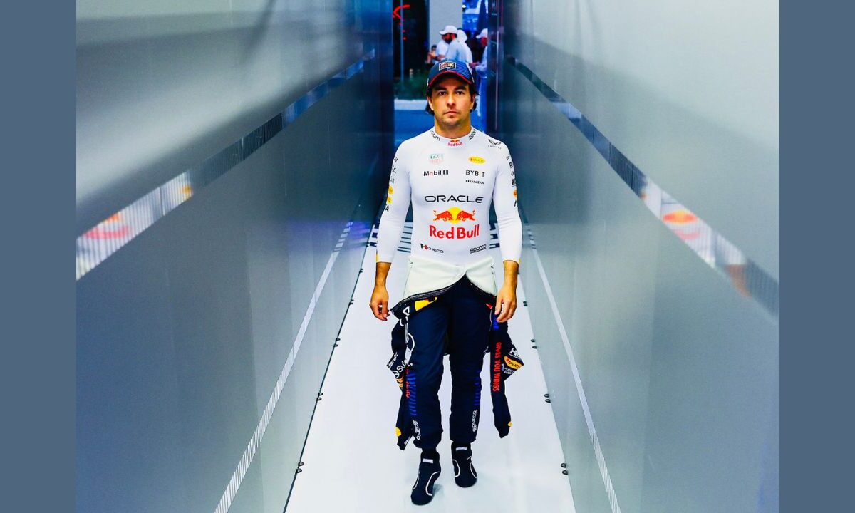 Checo Pérez aseguró que su regreso a Fórmula 1 para 2026 dependerá del valor que le pueda ofrecer un equipo, sin decidir apresuradamente.