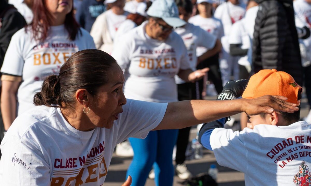 Luego de la Clase Nacional de Box celebrada masivamente en el Zócalo de la CDMX, la presidenta hace llamado a la paz.