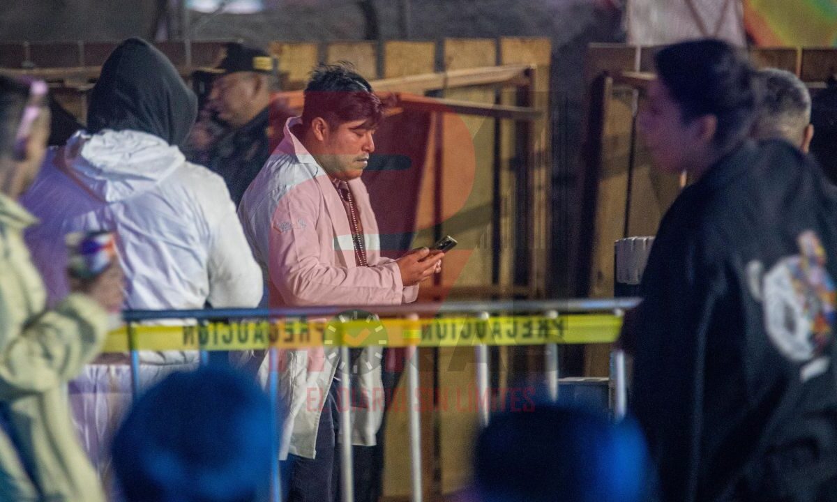 Agentes periciales acuden al Parque Bicentenario, caída de estructura metálica deja dos muertos en el Axe Ceremonia.