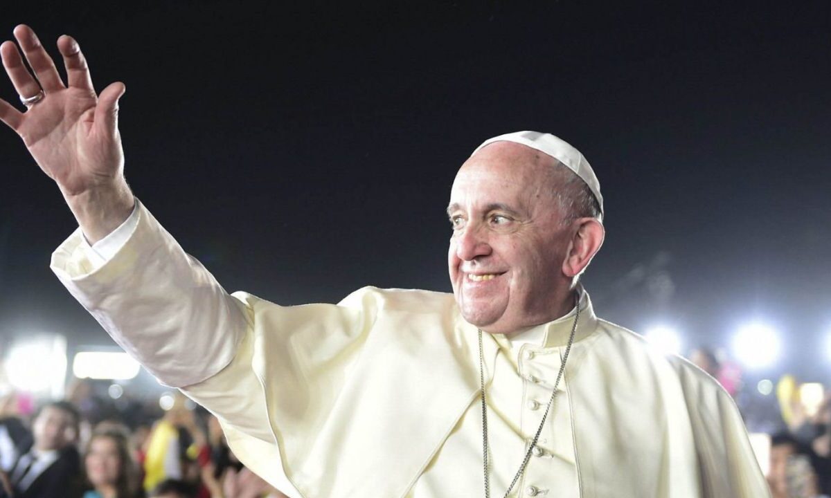 Papa Francisco en una de sus giras