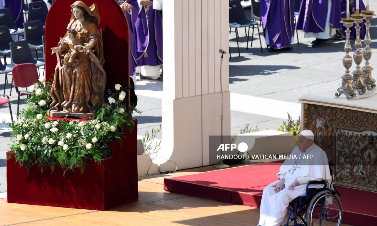 Papa Francisco reaparece por primera vez tras hospitalización