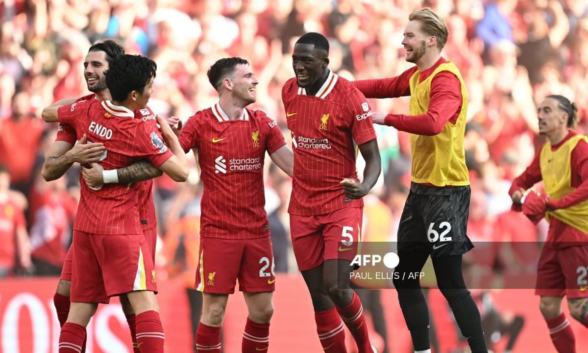 Liverpool conquista la Premier League con goleada ante Tottenham