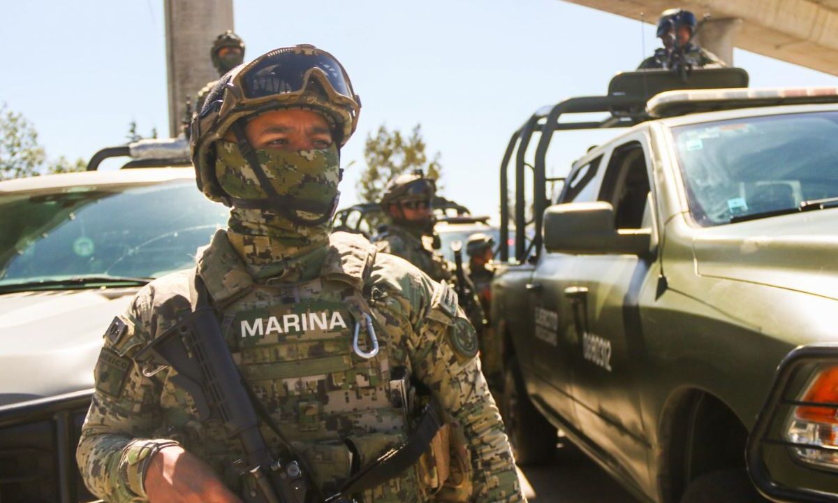 Como parte de operativos conjuntos, la Marina aseguró pertenencias en penales de la CDMX