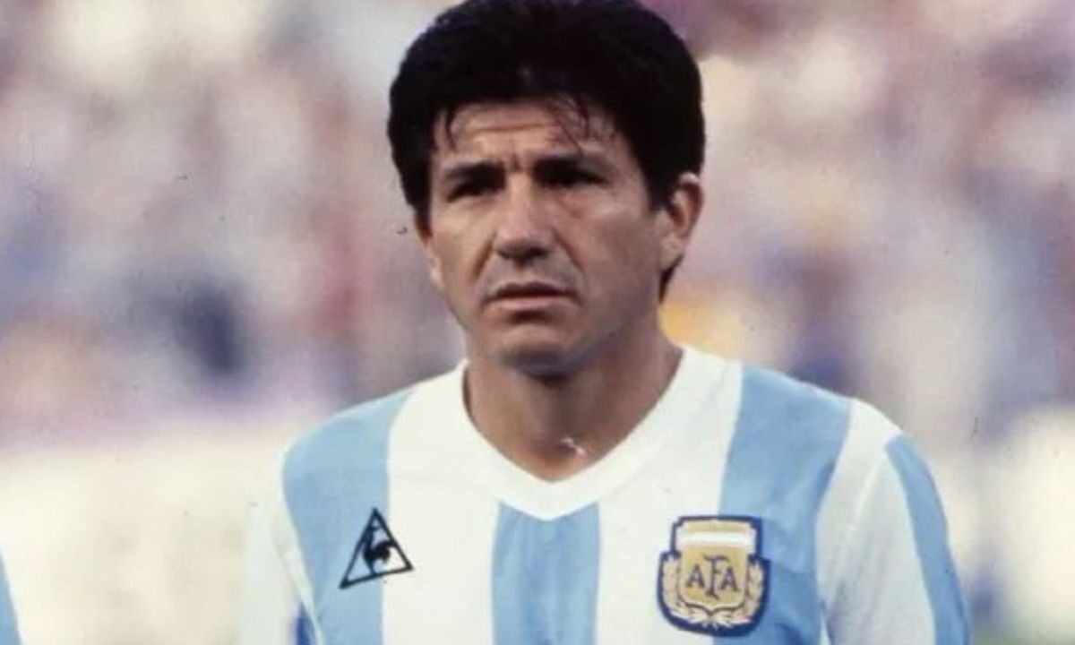 Muere Luis Galván, futbolista campeón del mundo con Argentina, a los 77 años de edad.