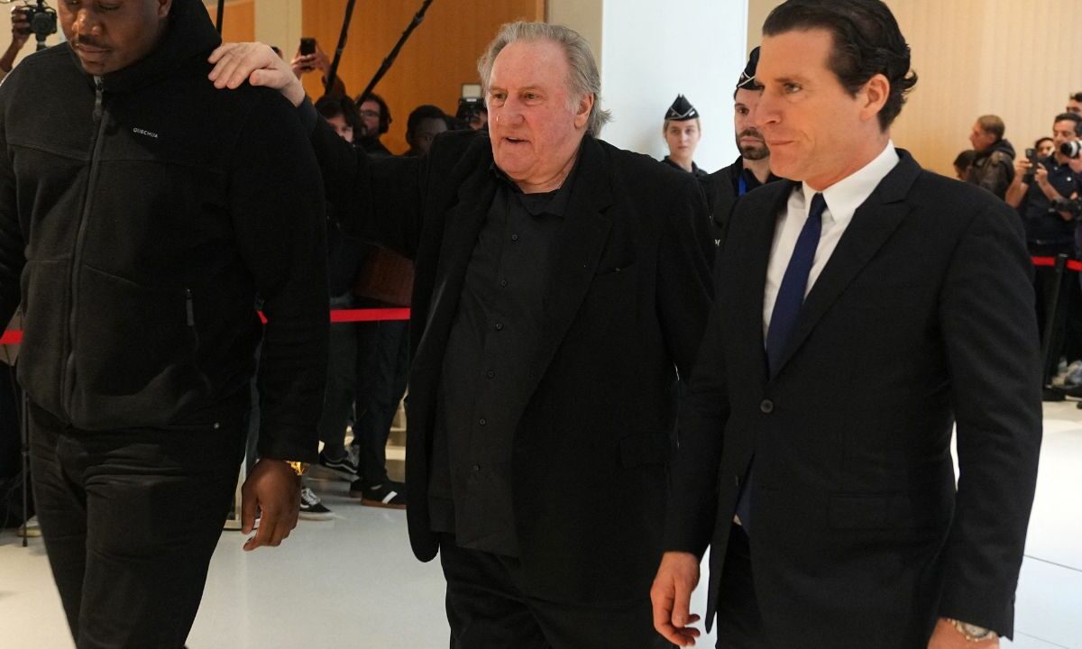 El tribunal de París, que juzga a la estrella del cine francés Gérard Depardieu por las acusaciones de agresiones sexuales