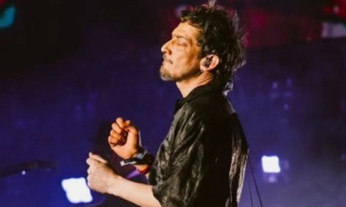 León Larregui afirma que lo bajaron de un vuelo de Air France