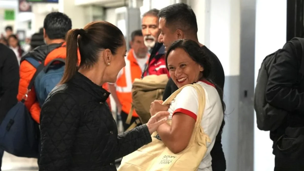 Llega Sheinbaum a Canadá para participar en G7 y migrantes la reciben
