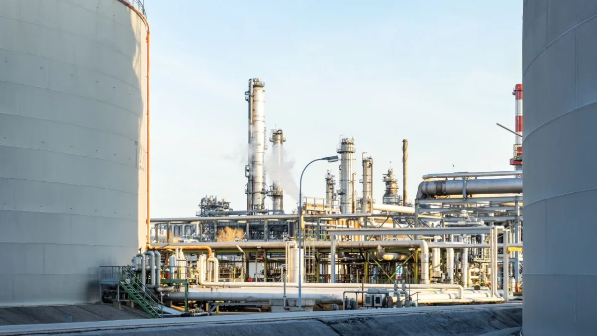 Los ataques a instalaciones nucleares, por el conflicto entre Irán, Israel y EU, desataron respuesta inmediata de mercados petroleros.