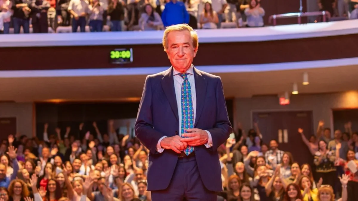 El doctor Rojas es ponente internacional en congresos de psicología, lo que lo ha llevado a varias giras por Latinoamérica.