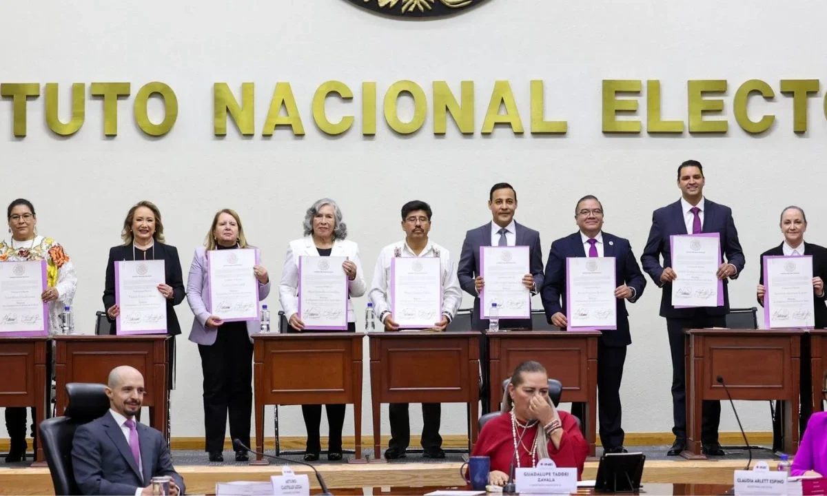 El INE entregó la constancia a los ministros elegidos mediante el voto popular y formarán parte de la SCJN.