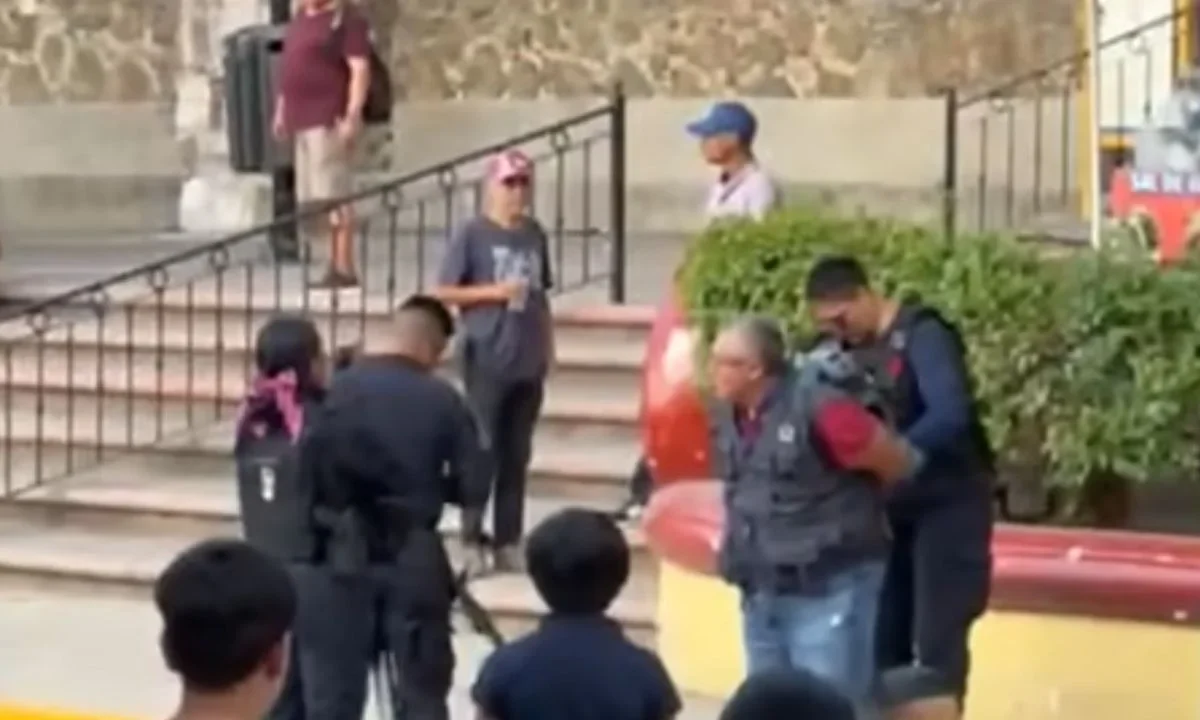 El colaborador de una televisora de Guadalajara fue detenido cuando cubría  un operativo federal en el Museo Nacional del Tequila.