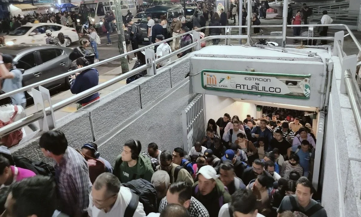 El Sistema de Transporte Colectivo (STC) Metro restableció el servicio de la Línea 8 en su totalidad, esto luego de que la operación de los trenes permaneciera suspendida en el tramo de La Viga a Iztacalco desde hace un día.