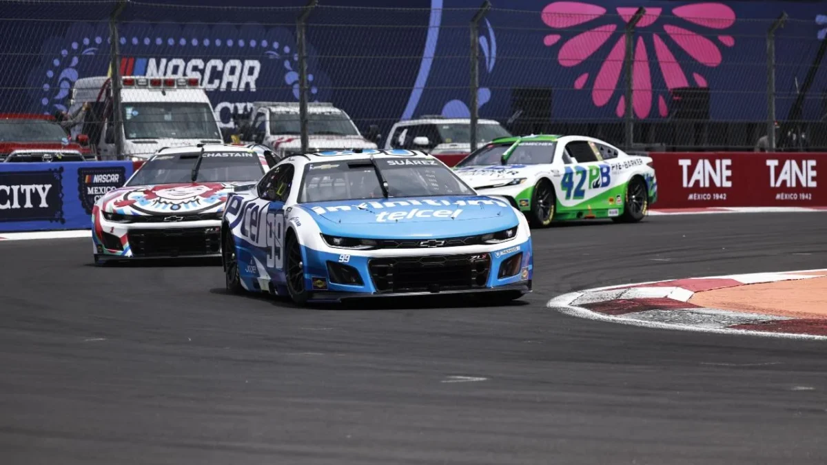 El piloto Michael McDowell domina la primera práctica de Nascar Cup Series en CDMX.